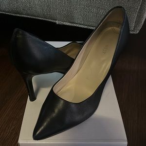 Nine West black leather 4” heels size 9.5